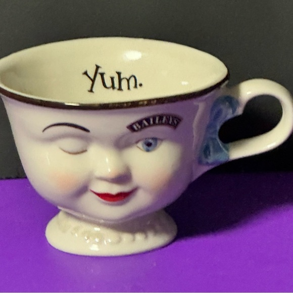 Baileys porcelain winking, coffee mug - Picture 6 of 7